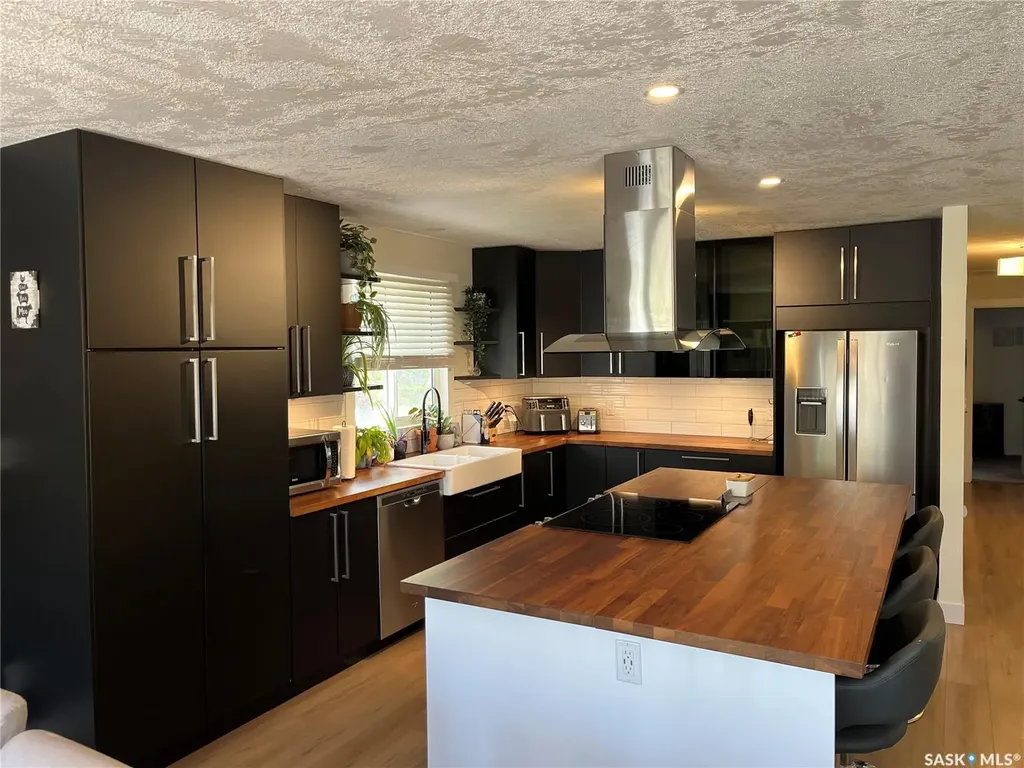 11 Plainsview Drive Regina SK S4S 6J2