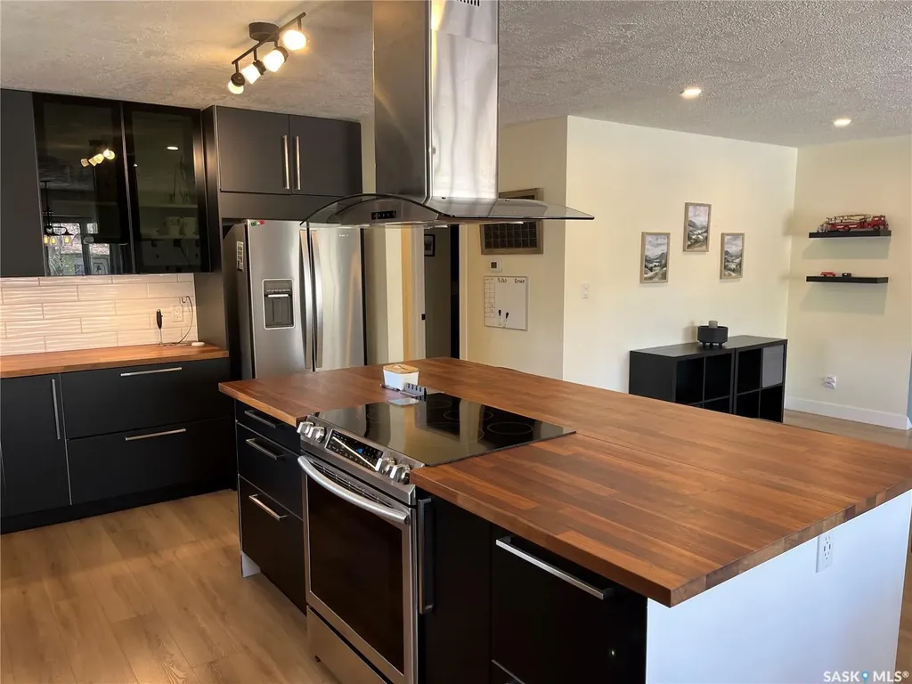 11 Plainsview Drive Regina SK S4S 6J2