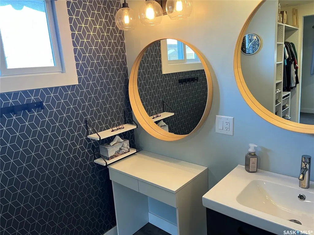 11 Plainsview Drive Regina SK S4S 6J2