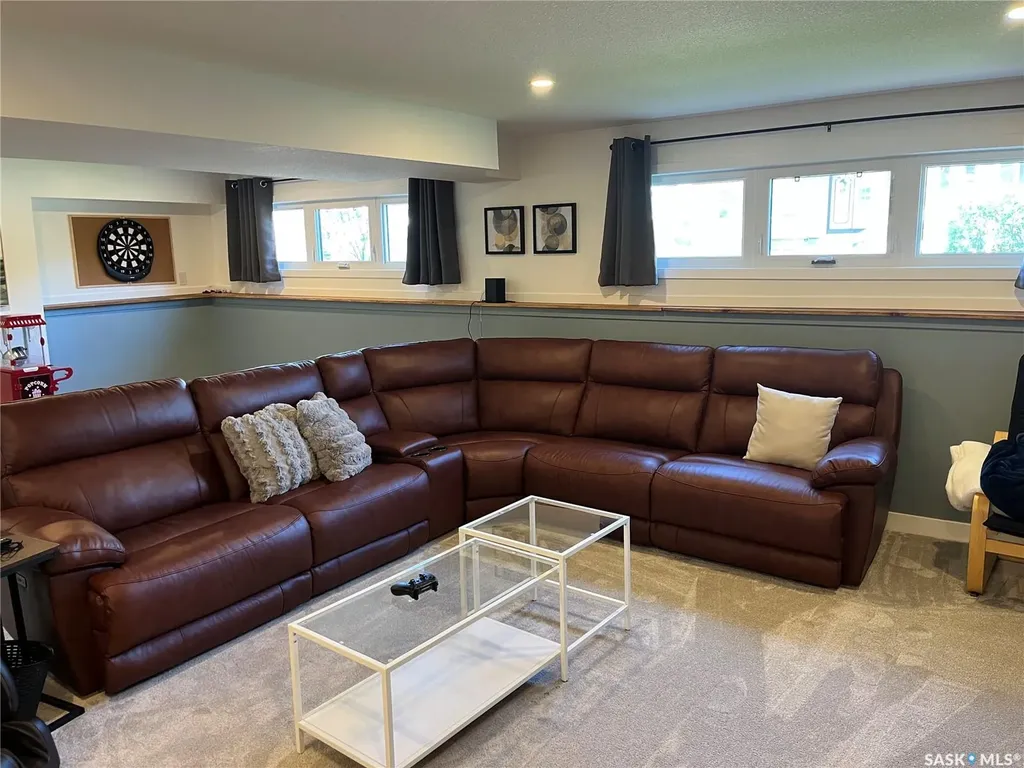 11 Plainsview Drive Regina SK S4S 6J2