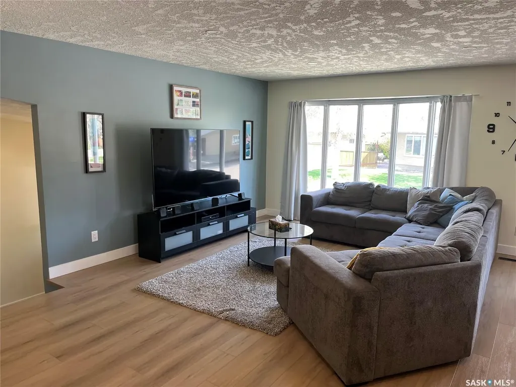 11 Plainsview Drive Regina SK S4S 6J2