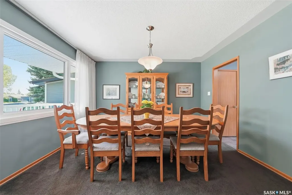 33 Sparling Crescent Saskatoon SK S7H 3M1