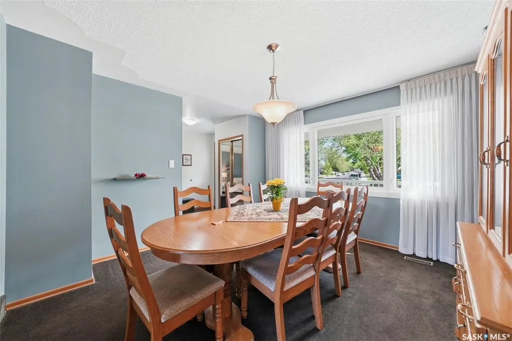 33 Sparling Crescent Saskatoon SK S7H 3M1