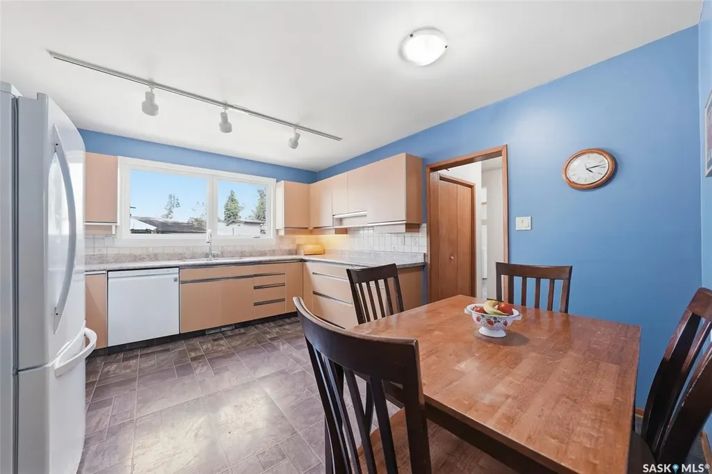 33 Sparling Crescent Saskatoon SK S7H 3M1