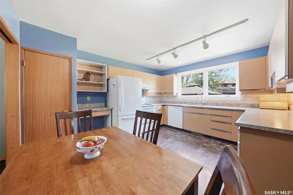 33 Sparling Crescent Saskatoon SK S7H 3M1