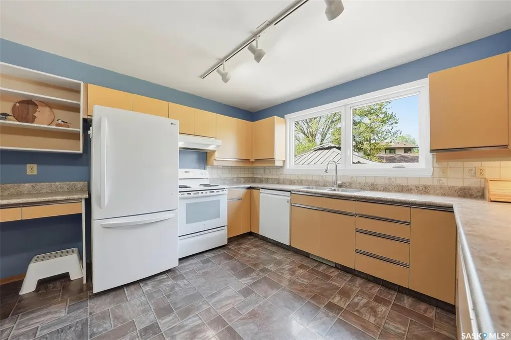 33 Sparling Crescent Saskatoon SK S7H 3M1