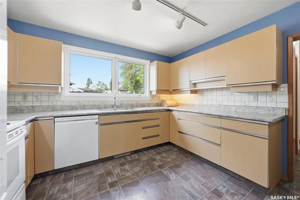 33 Sparling Crescent Saskatoon SK S7H 3M1
