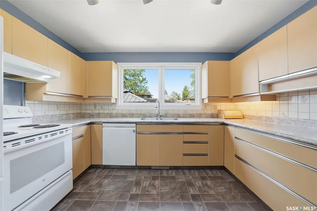 33 Sparling Crescent Saskatoon SK S7H 3M1