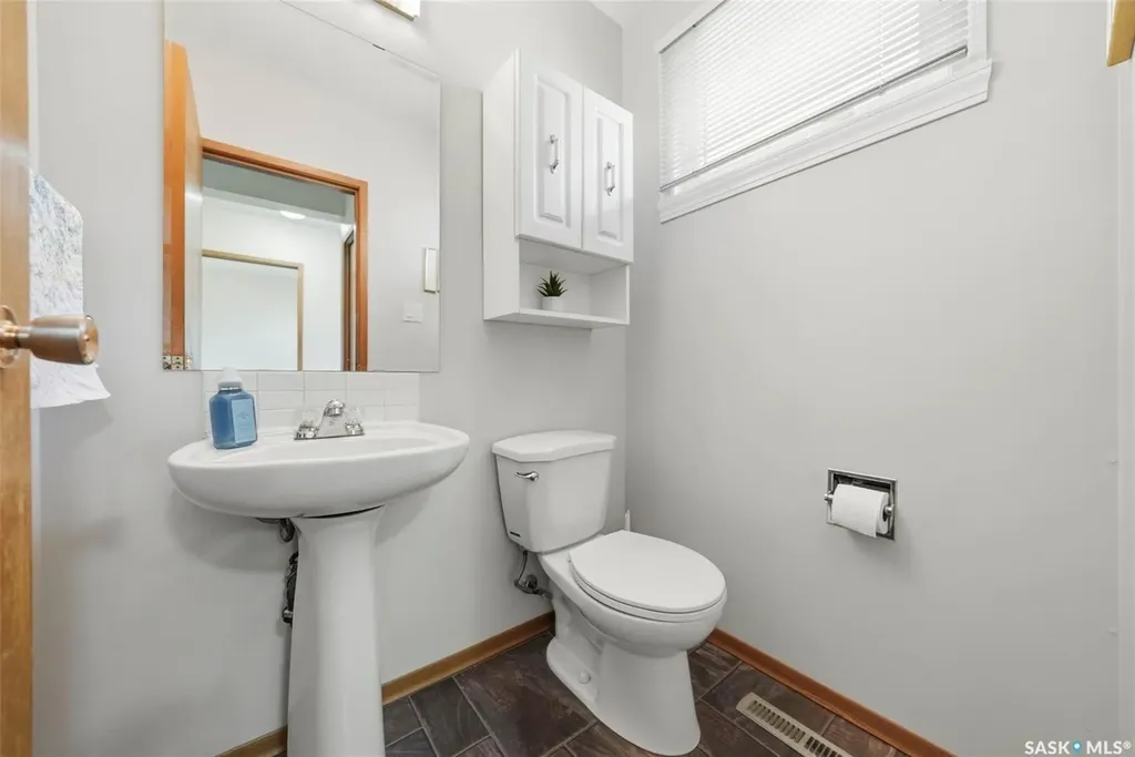 33 Sparling Crescent Saskatoon SK S7H 3M1