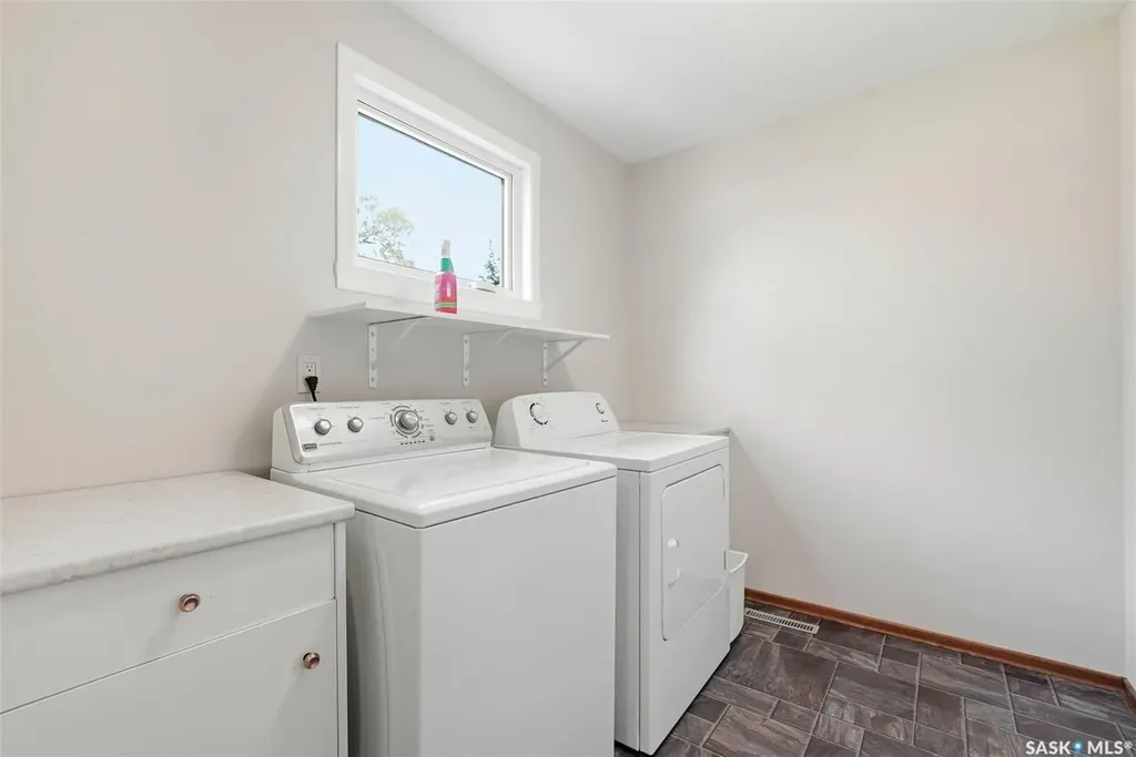 33 Sparling Crescent Saskatoon SK S7H 3M1