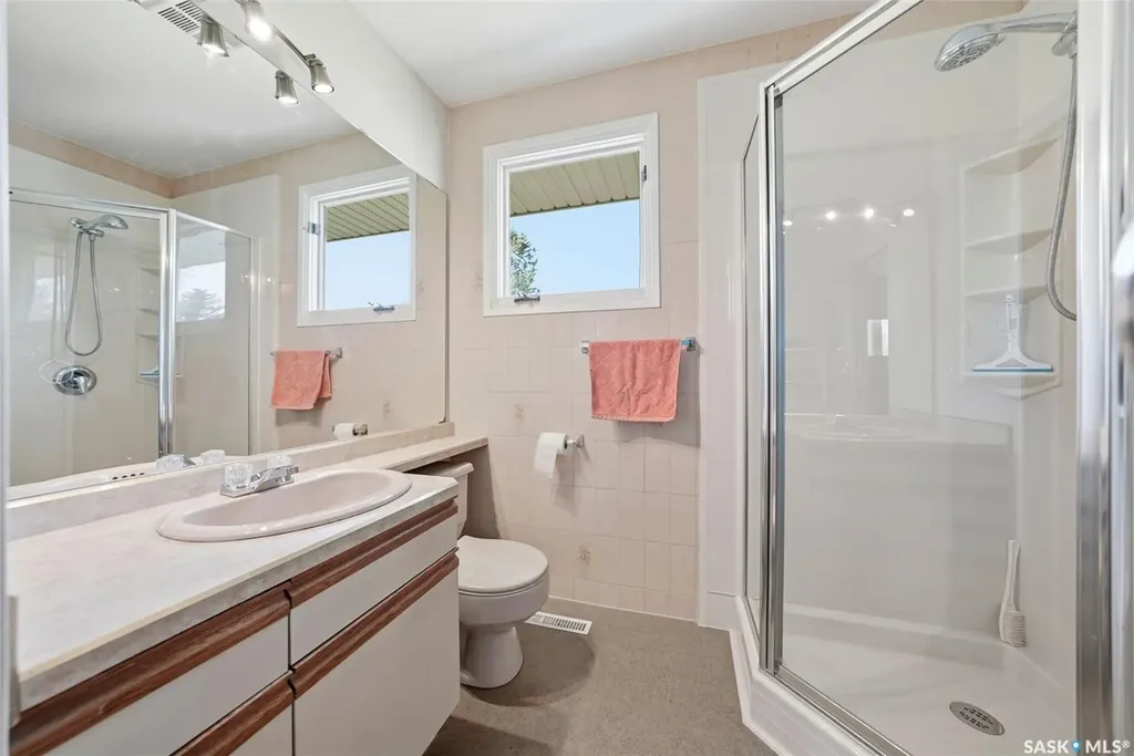 33 Sparling Crescent Saskatoon SK S7H 3M1