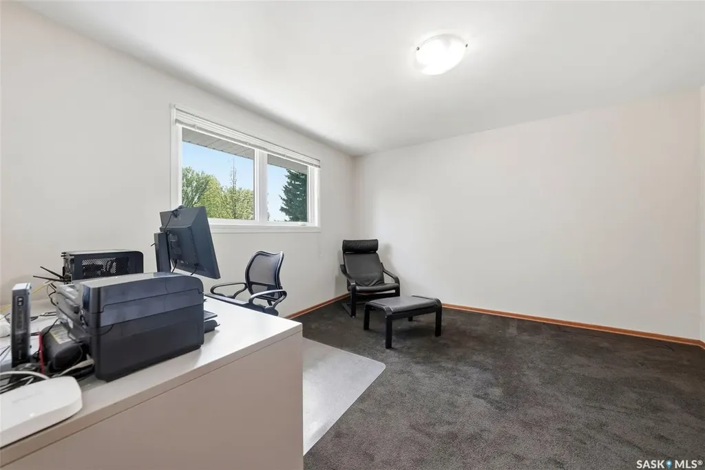 33 Sparling Crescent Saskatoon SK S7H 3M1