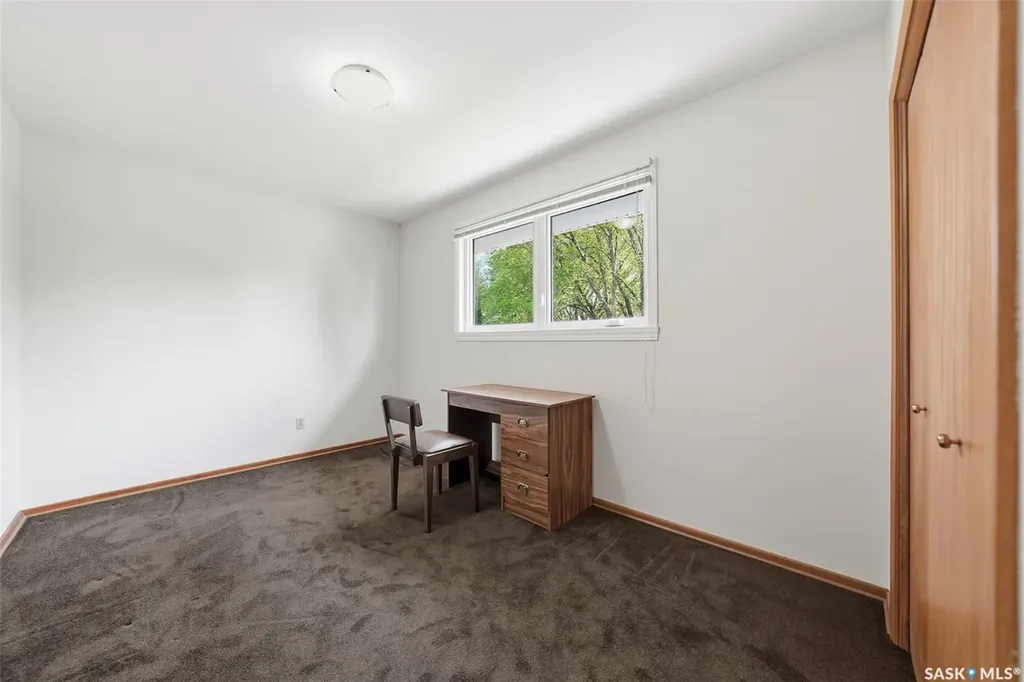 33 Sparling Crescent Saskatoon SK S7H 3M1
