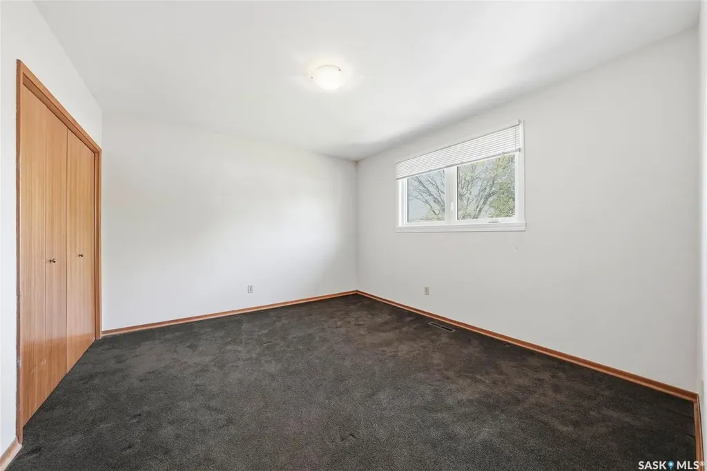33 Sparling Crescent Saskatoon SK S7H 3M1
