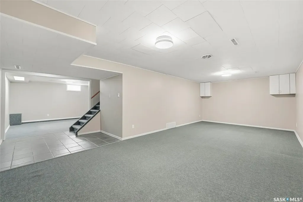 33 Sparling Crescent Saskatoon SK S7H 3M1