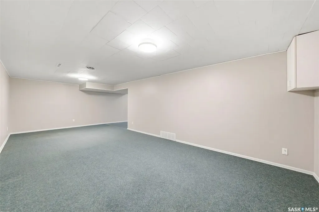 33 Sparling Crescent Saskatoon SK S7H 3M1