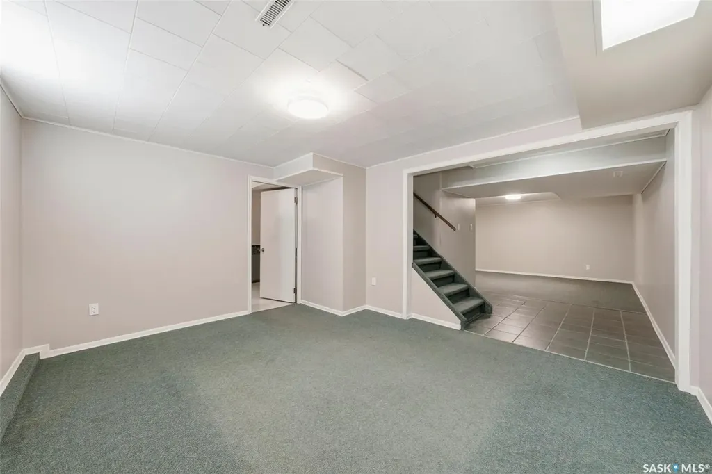 33 Sparling Crescent Saskatoon SK S7H 3M1