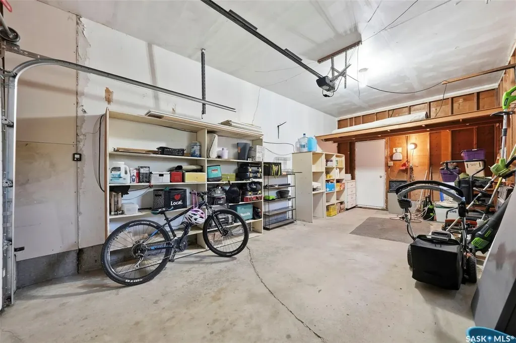 33 Sparling Crescent Saskatoon SK S7H 3M1