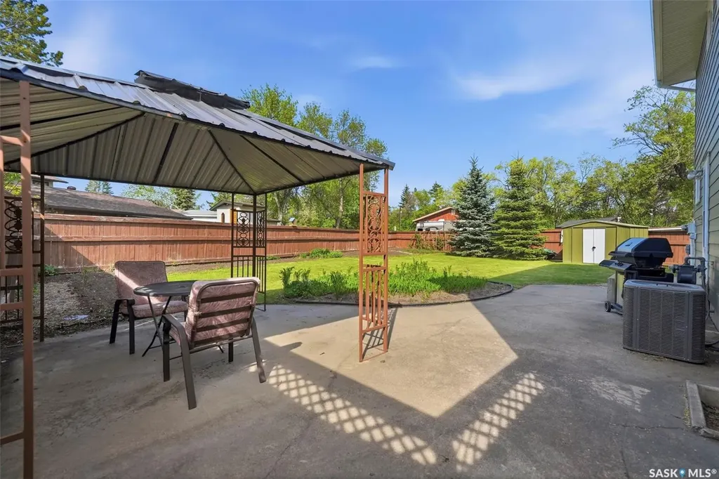 33 Sparling Crescent Saskatoon SK S7H 3M1