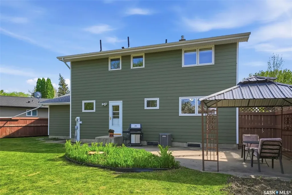 33 Sparling Crescent Saskatoon SK S7H 3M1