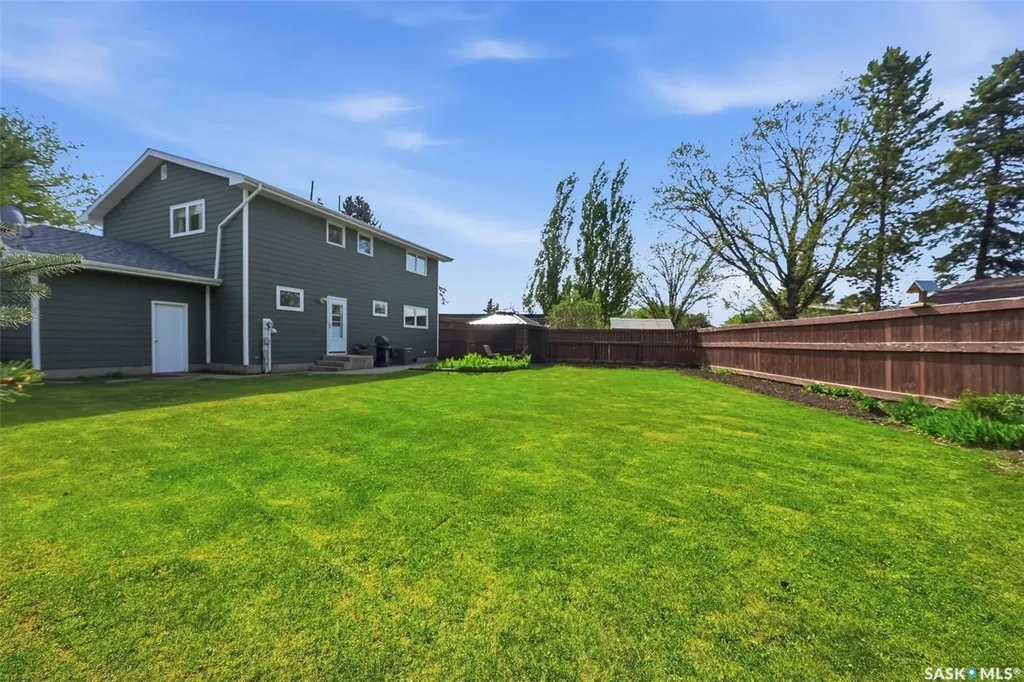33 Sparling Crescent Saskatoon SK S7H 3M1
