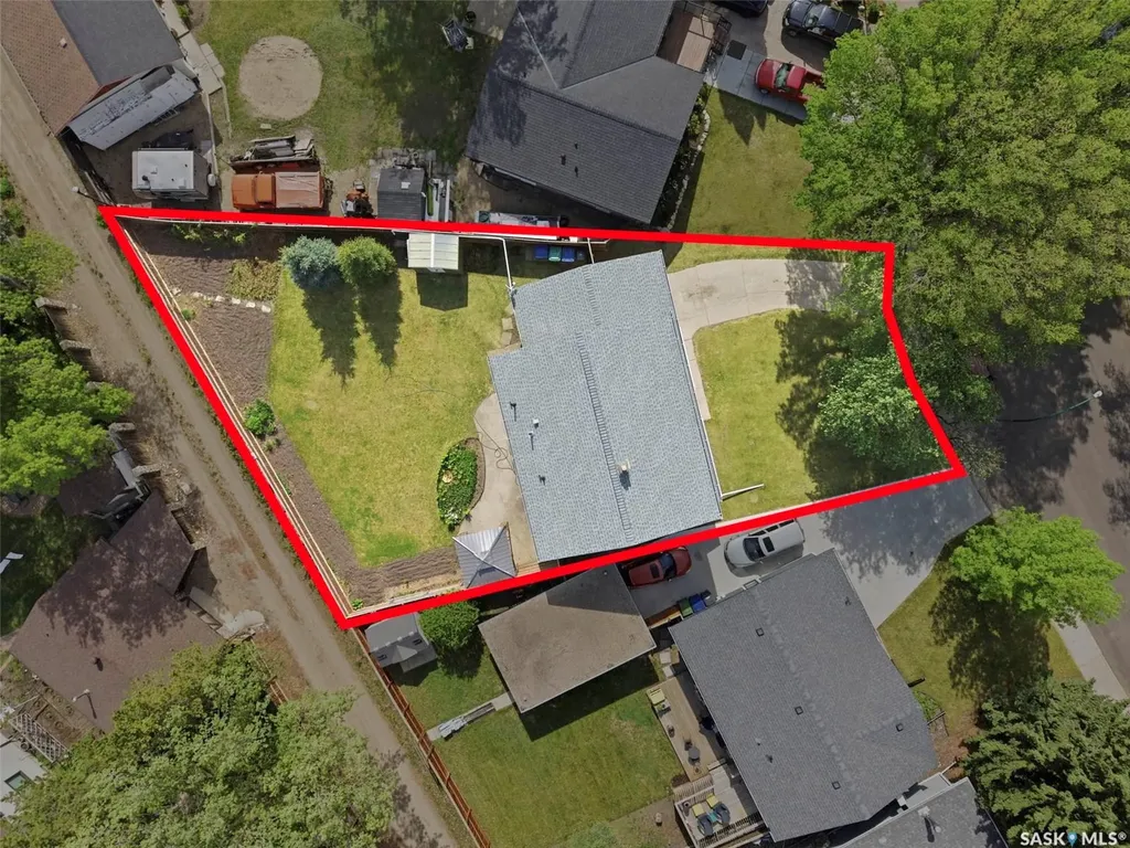 33 Sparling Crescent Saskatoon SK S7H 3M1