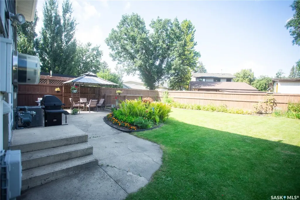 33 Sparling Crescent Saskatoon SK S7H 3M1