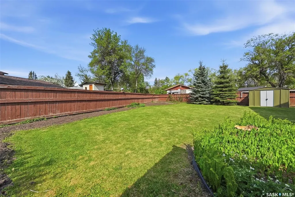 33 Sparling Crescent Saskatoon SK S7H 3M1