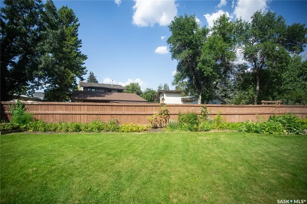 33 Sparling Crescent Saskatoon SK S7H 3M1