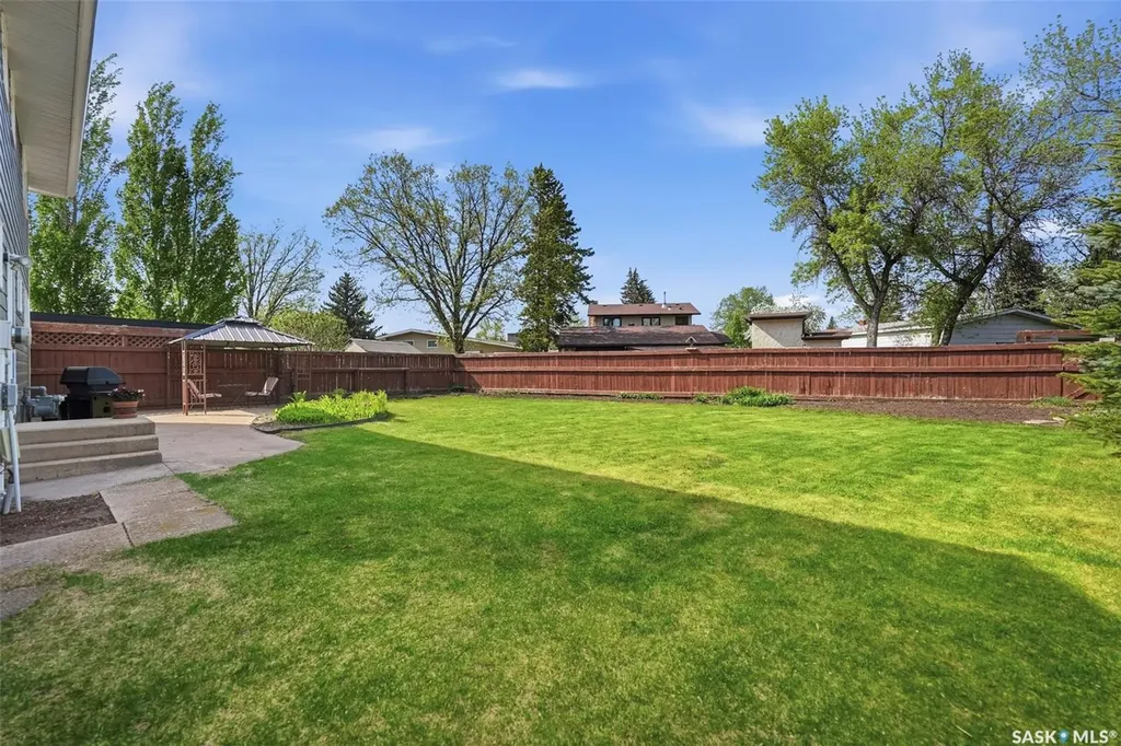 33 Sparling Crescent Saskatoon SK S7H 3M1