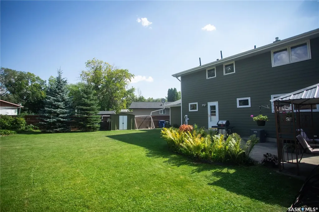 33 Sparling Crescent Saskatoon SK S7H 3M1