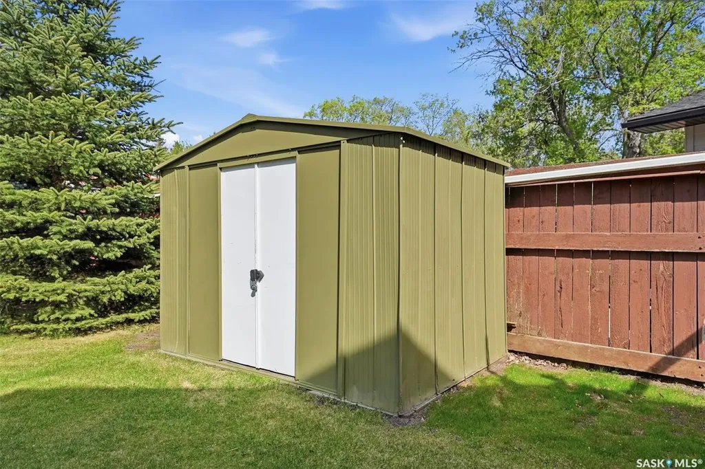 33 Sparling Crescent Saskatoon SK S7H 3M1