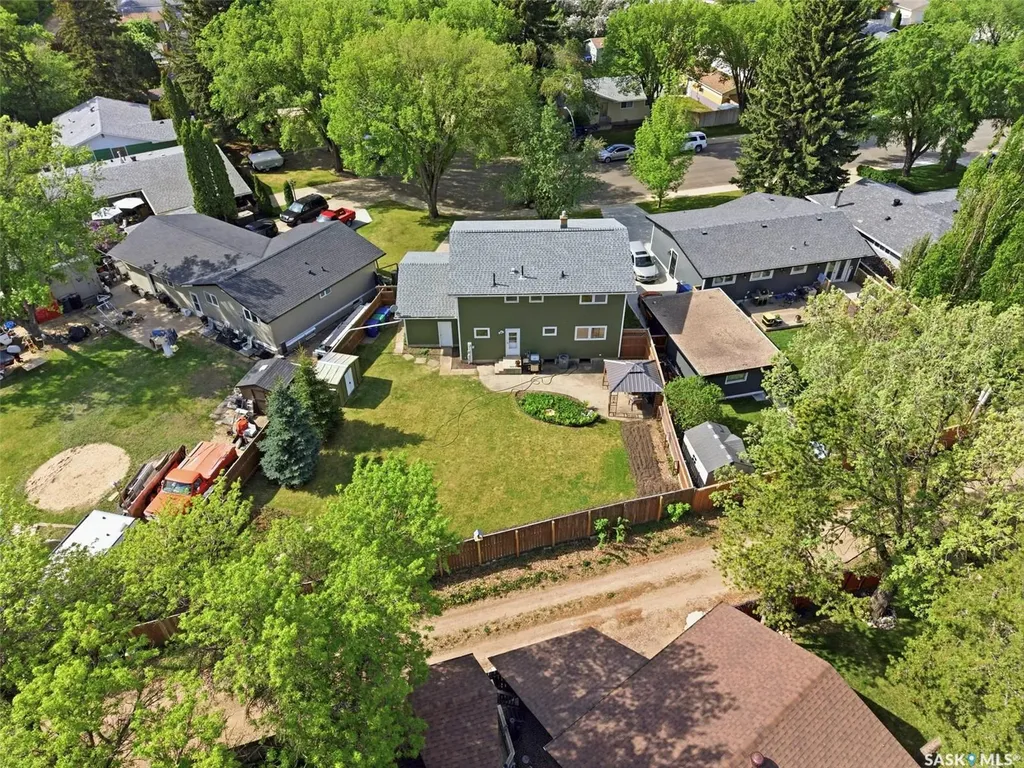 33 Sparling Crescent Saskatoon SK S7H 3M1