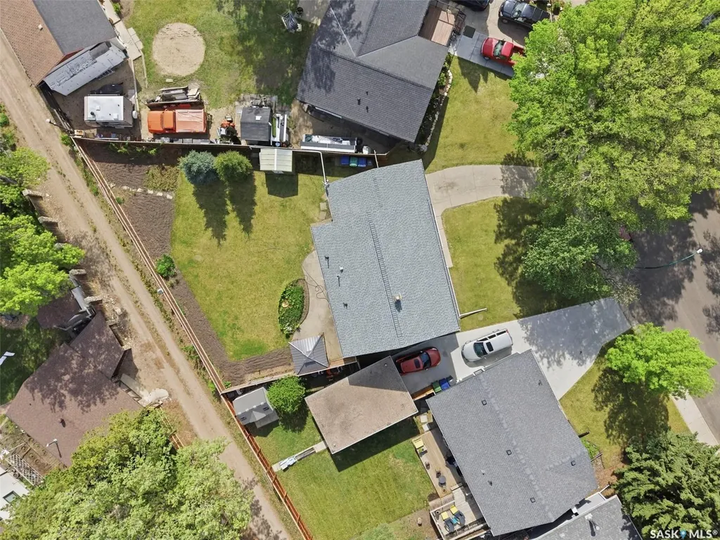 33 Sparling Crescent Saskatoon SK S7H 3M1