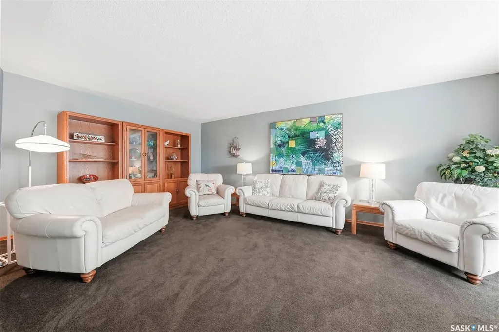 33 Sparling Crescent Saskatoon SK S7H 3M1
