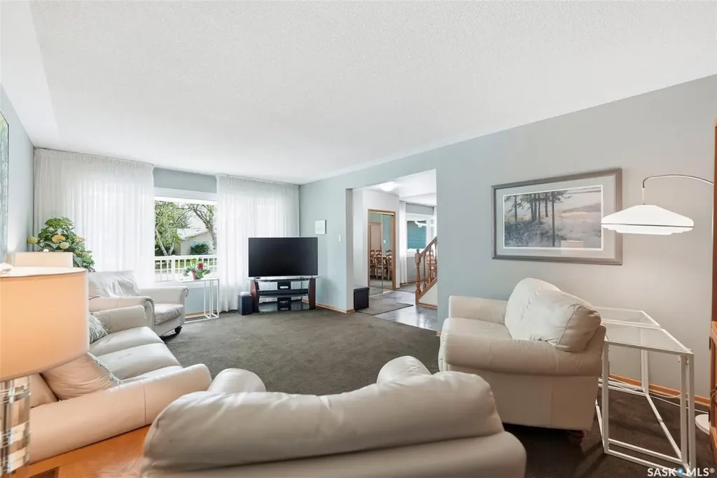 33 Sparling Crescent Saskatoon SK S7H 3M1