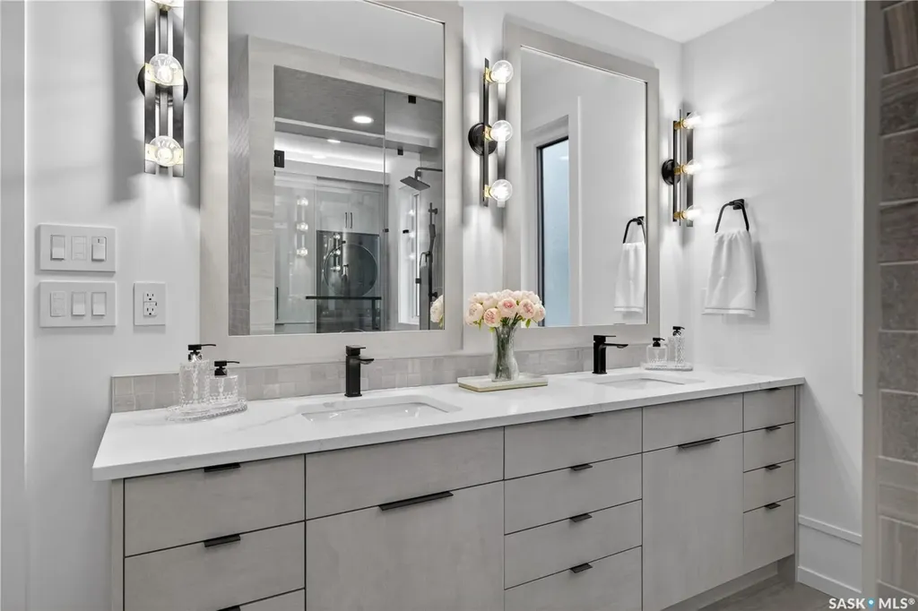 428 Woolf Bend Saskatoon SK S7W 1E5