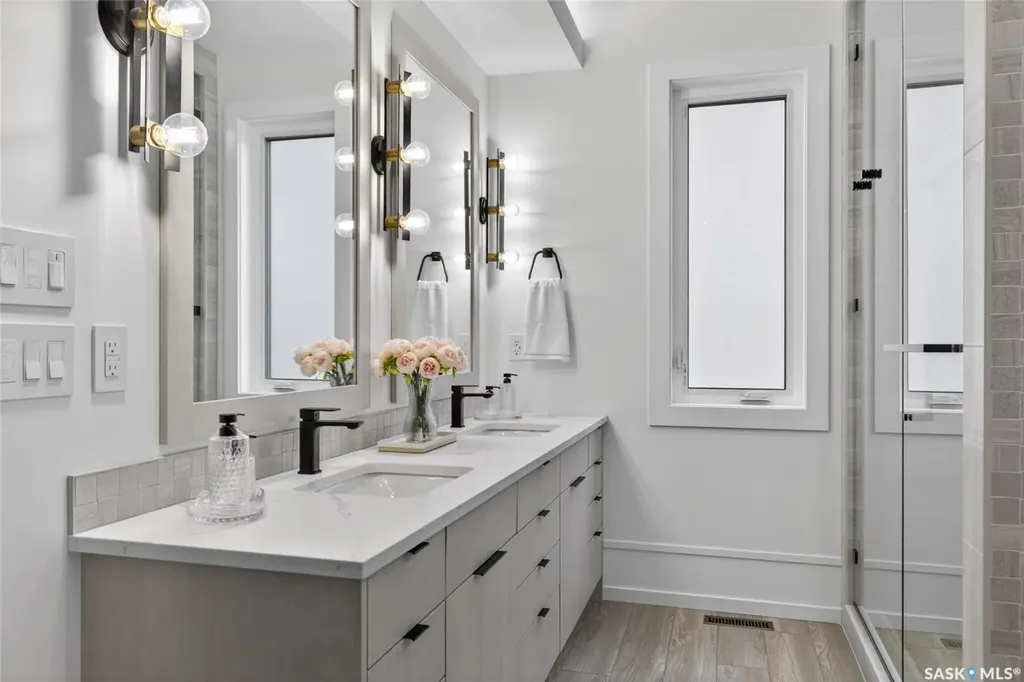 428 Woolf Bend Saskatoon SK S7W 1E5