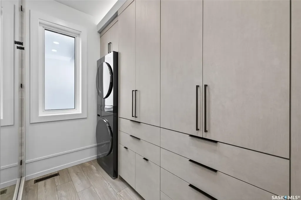 428 Woolf Bend Saskatoon SK S7W 1E5