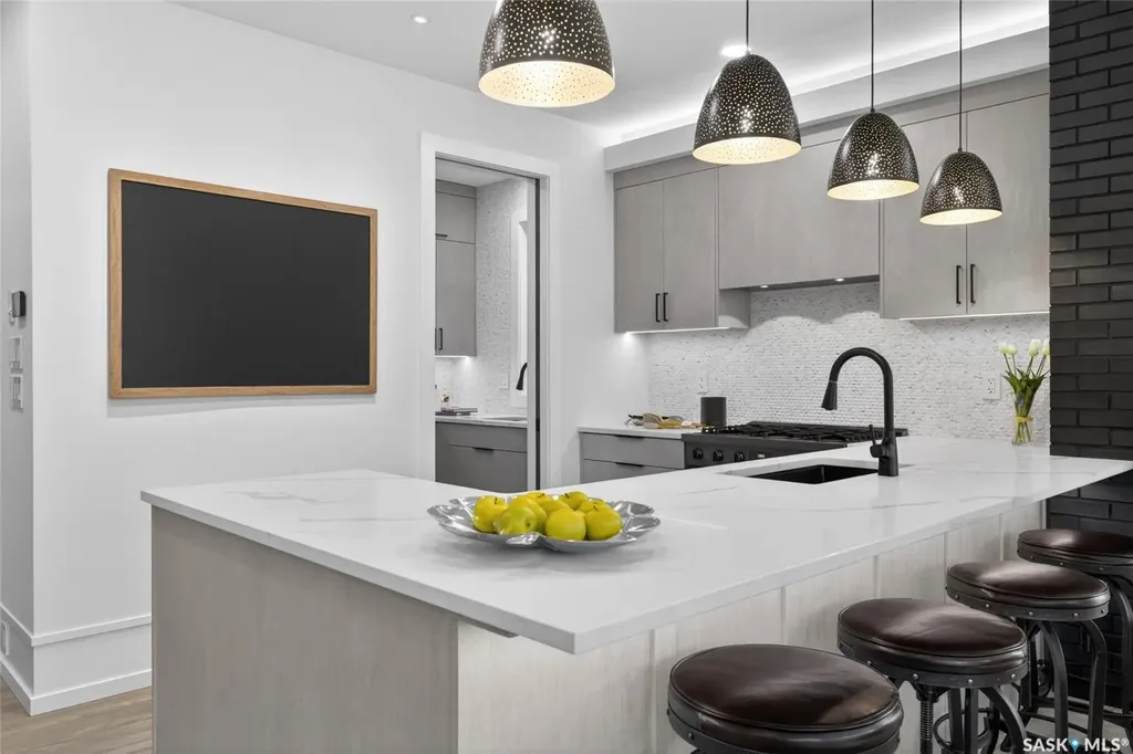 428 Woolf Bend Saskatoon SK S7W 1E5