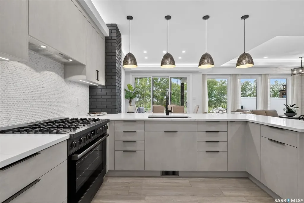 428 Woolf Bend Saskatoon SK S7W 1E5