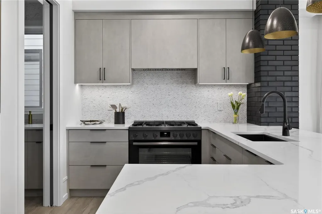 428 Woolf Bend Saskatoon SK S7W 1E5