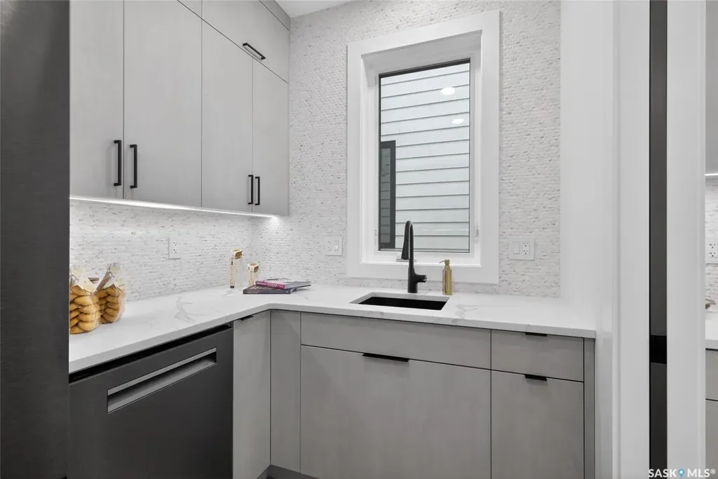 428 Woolf Bend Saskatoon SK S7W 1E5