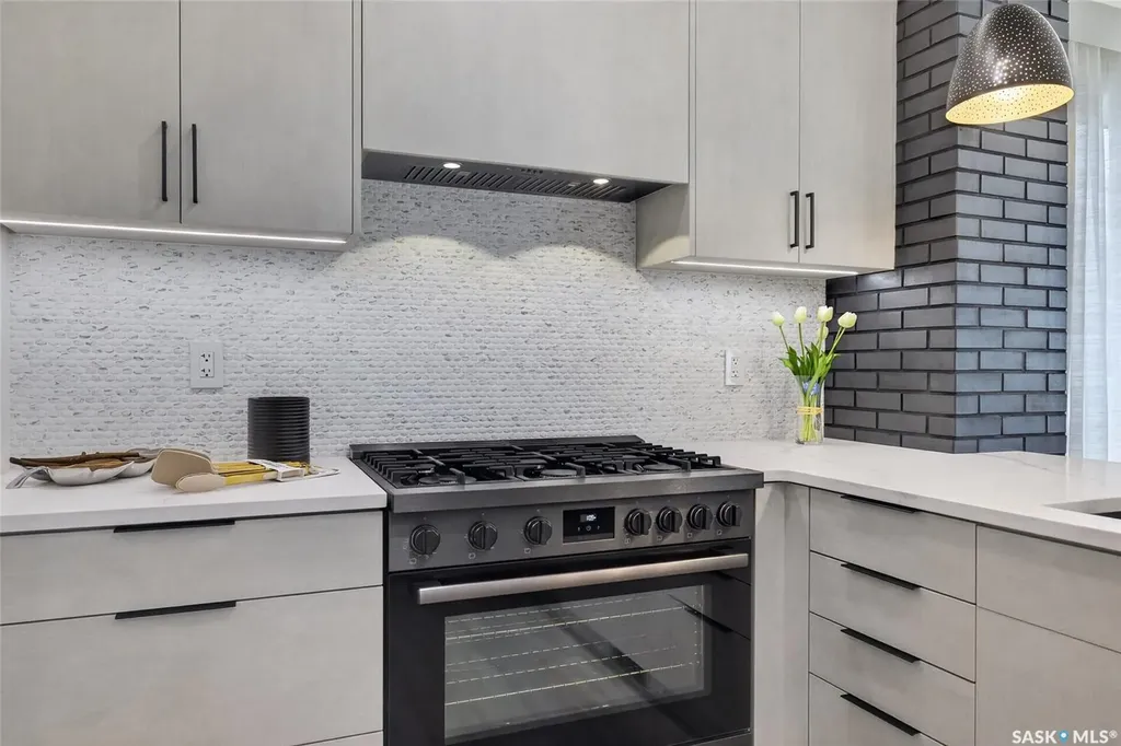 428 Woolf Bend Saskatoon SK S7W 1E5