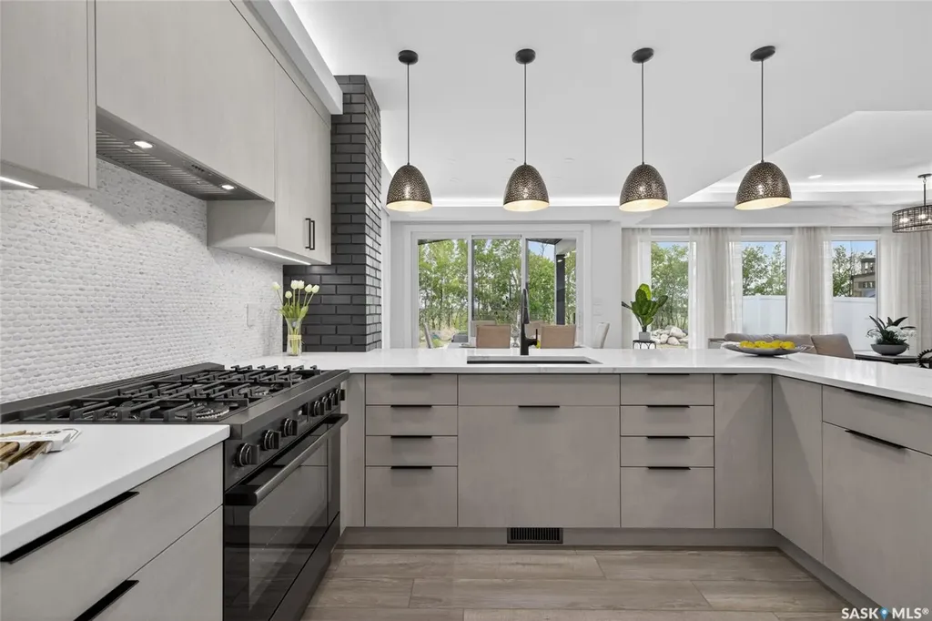 428 Woolf Bend Saskatoon SK S7W 1E5