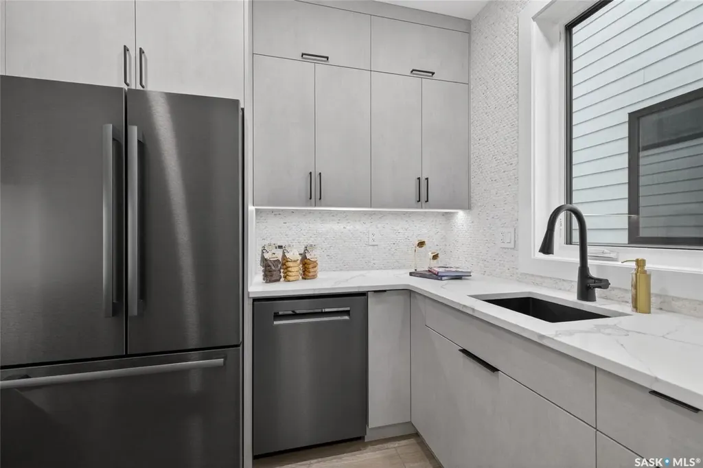 428 Woolf Bend Saskatoon SK S7W 1E5