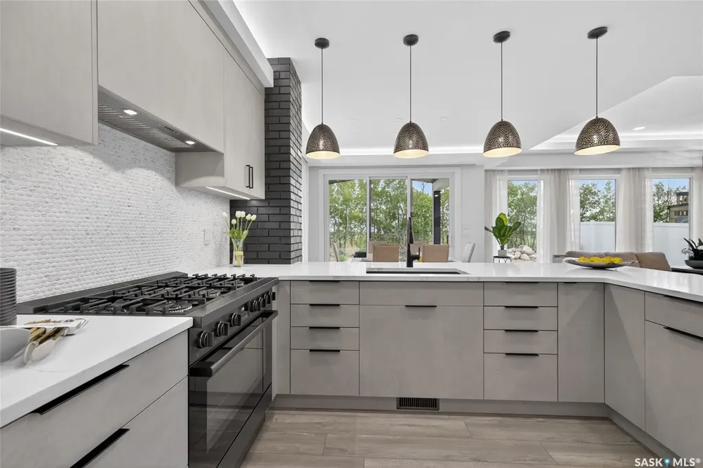 428 Woolf Bend Saskatoon SK S7W 1E5
