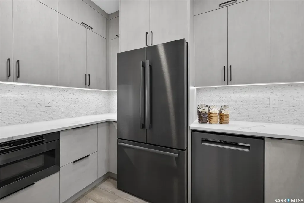 428 Woolf Bend Saskatoon SK S7W 1E5