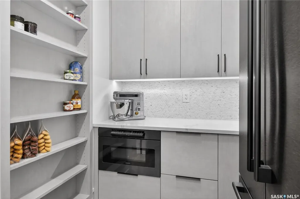 428 Woolf Bend Saskatoon SK S7W 1E5
