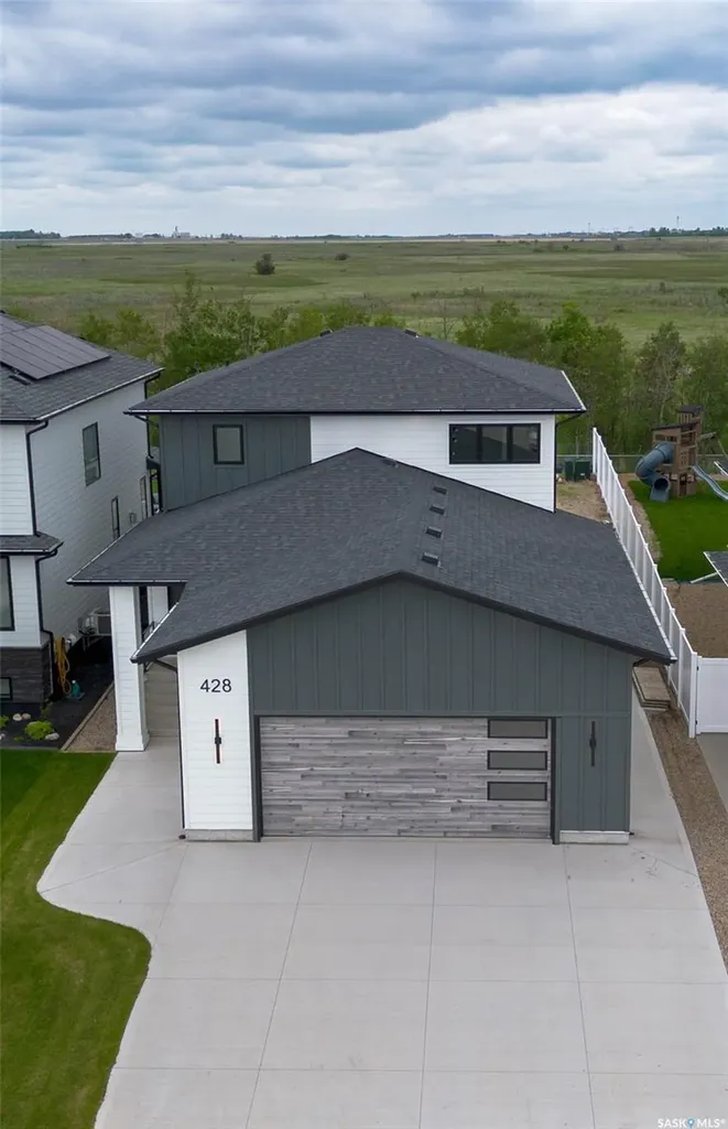 428 Woolf Bend Saskatoon SK S7W 1E5